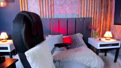 Snapshot of mandy_collins_ chatting on December 2024 12:00:02 PM Mandy online show from December 2024 12:00:02 PM