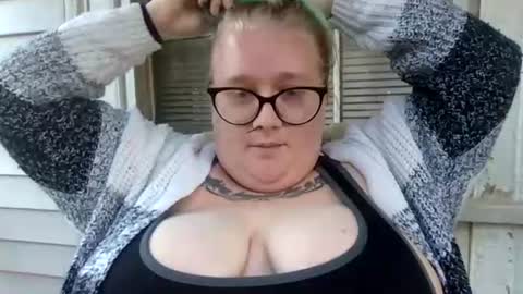 Snapshot of manicpixiepop chatting on July 2026 10:57:01 AM ManicPixiePop online show from July 2026 10:57:01 AM
