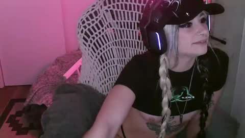 manicpixieslutt online show from November 2025 09:47:01 PM