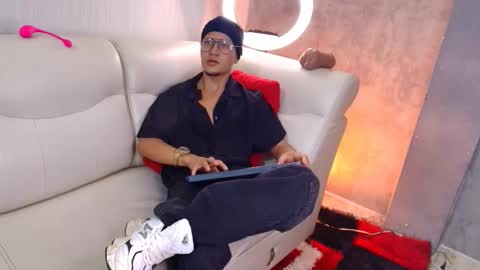 Manuel online show from March 2026 03:07:02 PM