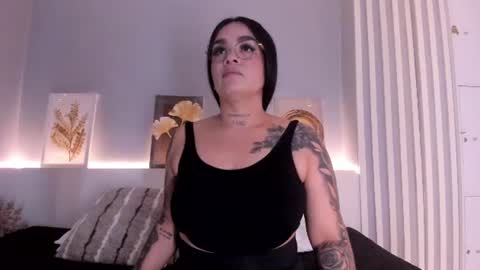 Snapshot of manuela_montes_ chatting on June 2026 12:25:01 PM manuela_montes_ online show from June 2026 12:25:01 PM