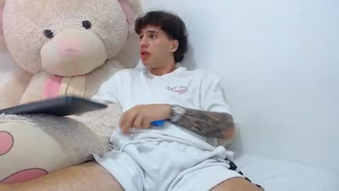 Manuel online show from May 2026 07:08:01 PM
