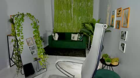 Snapshot of maoqibeverly chatting on May 2026 08:20:01 AM Maoqi online show from May 2026 08:20:01 AM