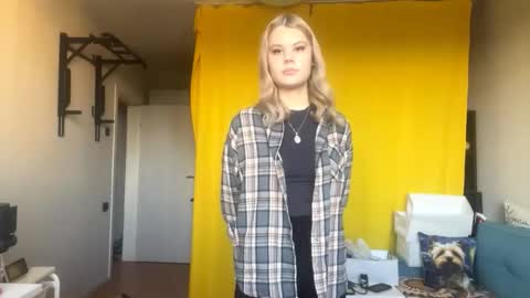 Snapshot of mapleduonola chatting on November 2025 10:48:02 AM Lara online show from November 2025 10:48:02 AM