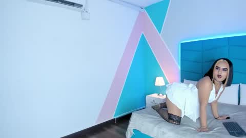 mara_winters_ online show from October 2025 02:52:01 PM