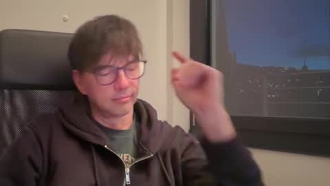 Snapshot of maracatu76 chatting on December 2025 04:13:01 PM Maracatu online show from December 2025 04:13:01 PM