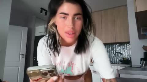 Snapshot of marakuia054 chatting on November 2025 08:00:02 AM Marakuia online show from November 2025 08:00:02 AM