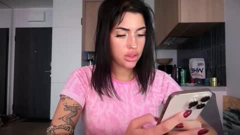 Snapshot of marakuia054 chatting on December 2025 10:31:01 AM Marakuia online show from December 2025 10:31:01 AM