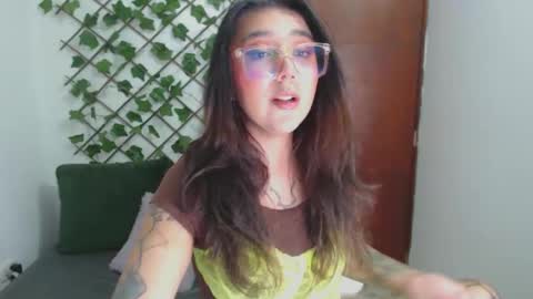 Snapshot of marce_bunny chatting on September 2025 12:32:02 AM Marcela  online show from September 2025 12:32:02 AM