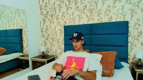 Snapshot of marcus_jeron chatting on September 2025 03:32:02 AM marcus_jeron online show from September 2025 03:32:02 AM