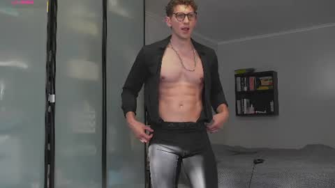 Snapshot of marcusdiamond chatting on July 2026 03:06:02 PM Marcus Diamond online show from July 2026 03:06:02 PM