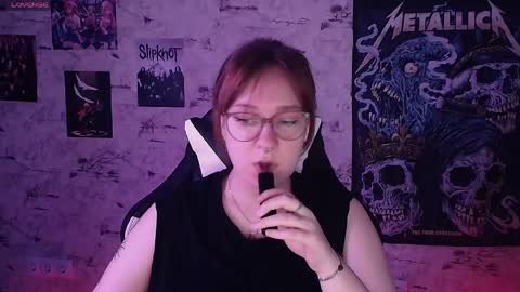 Snapshot of margaret_red chatting on May 2026 05:39:01 PM Margaret online show from May 2026 05:39:01 PM
