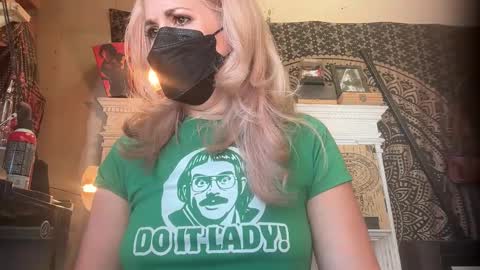 Elle online show from October 2025 04:30:02 PM