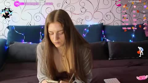 Snapshot of mari_pussik chatting on September 2025 09:36:02 AM MARI online show from September 2025 09:36:02 AM