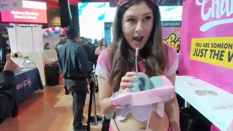 Snapshot of mariahpinkkitty chatting on January 2025 11:00:01 PM Pinkkitty online show from January 2025 11:00:01 PM