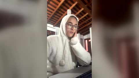 mariam_arango online show from April 2026 04:48:01 AM