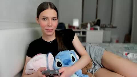 Mariam  online show from April 2026 12:33:01 AM