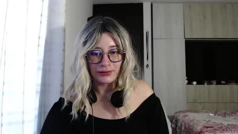 Mariana online show from September 2025 10:01:02 PM