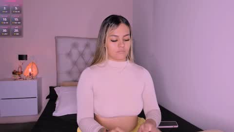 Snapshot of mariana__roe chatting on February 2025 07:09:02 AM Mariana Roe online show from February 2025 07:09:02 AM