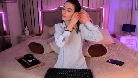 Snapshot of mariana__thompson chatting on June 2026 02:36:02 AM mariana__thompson online show from June 2026 02:36:02 AM