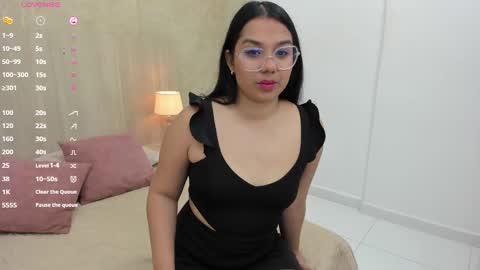 Snapshot of mariana_allen chatting on February 2025 03:31:02 AM Mariana Allen online show from February 2025 03:31:02 AM