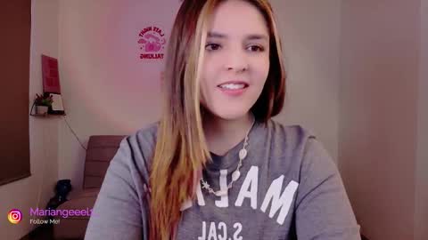 mariangeel_ online show from October 2025 10:33:02 PM
