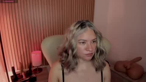 Snapshot of marianl0ve chatting on February 2025 10:47:02 AM Marian Love online show from February 2025 10:47:02 AM
