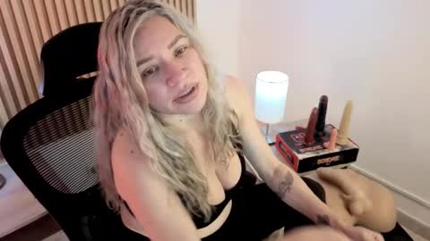 Marian Love  online show from February 2026 10:42:02 AM