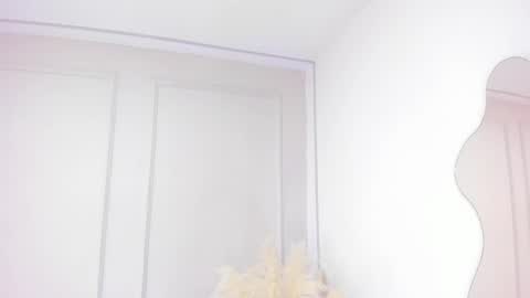 Maria Pettit online show from November 2025 09:30:01 AM