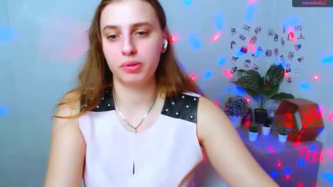 Snapshot of mariatess_ chatting on December 2025 10:35:02 AM Mariia online show from December 2025 10:35:02 AM