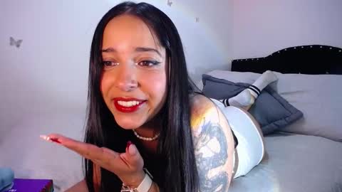 Snapshot of marie_daved chatting on December 2024 06:03:02 AM Nicolle online show from December 2024 06:03:02 AM