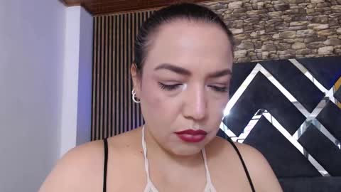 marie_hss online show from December 2025 04:33:01 PM