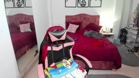 marie online show from November 2025 02:10:02 AM