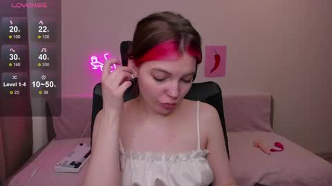 Snapshot of marie_reyess chatting on May 2026 05:12:01 AM Marie 3 online show from May 2026 05:12:01 AM