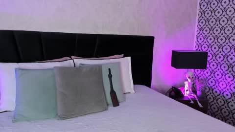 Mariana online show from November 2025 05:01:02 PM