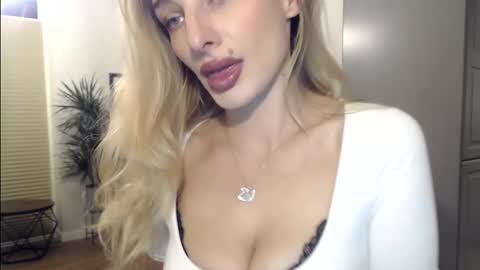 Snapshot of marilyndevilish chatting on December 2024 09:23:01 PM MarilynDevilish online show from December 2024 09:23:01 PM