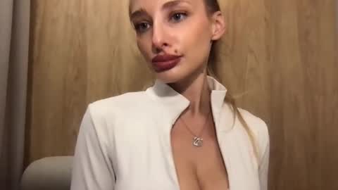 Snapshot of marilyndevilish chatting on December 2024 09:40:01 PM MarilynDevilish online show from December 2024 09:40:01 PM