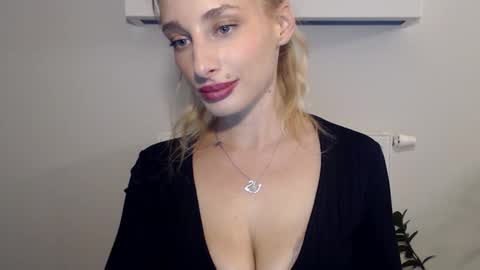 Snapshot of marilyndevilish chatting on January 2025 07:12:01 PM MarilynDevilish online show from January 2025 07:12:01 PM