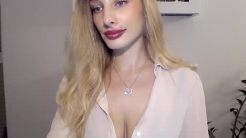 Snapshot of marilyndevilish chatting on January 2025 10:02:01 PM MarilynDevilish online show from January 2025 10:02:01 PM