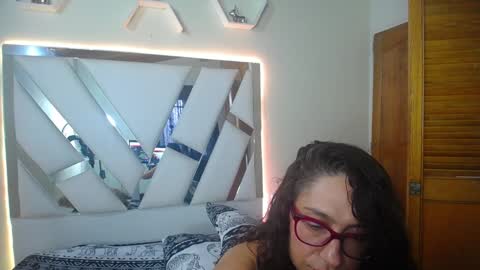 marilynetthan online show from December 2024 04:31:01 PM