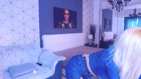 Snapshot of marimais chatting on December 2025 08:07:02 AM Mary Mais online show from December 2025 08:07:02 AM