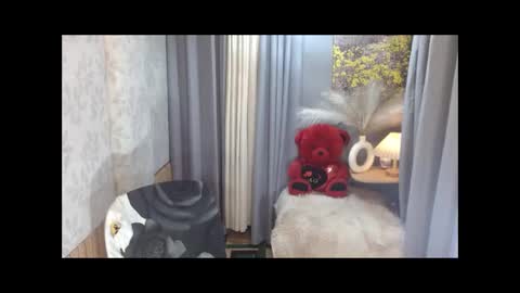 Snapshot of mariposa_911 chatting on April 2026 05:03:01 PM LEAH online show from April 2026 05:03:01 PM