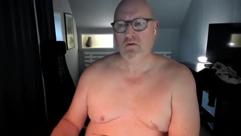 Snapshot of mark1963sub chatting on December 2024 01:24:02 PM Mark online show from December 2024 01:24:02 PM