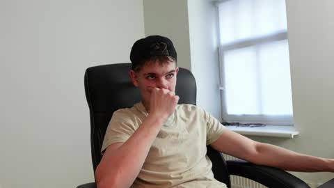 Snapshot of mark_karson chatting on April 2026 05:06:02 PM MARK KARSON online show from April 2026 05:06:02 PM