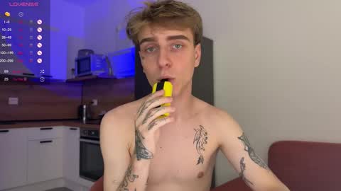 Snapshot of mark_lovrov chatting on October 2025 02:03:01 PM Mark 3 online show from October 2025 02:03:01 PM