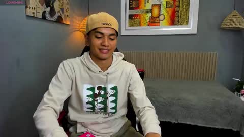 Snapshot of markbowie chatting on November 2025 11:43:01 AM markbowie online show from November 2025 11:43:01 AM