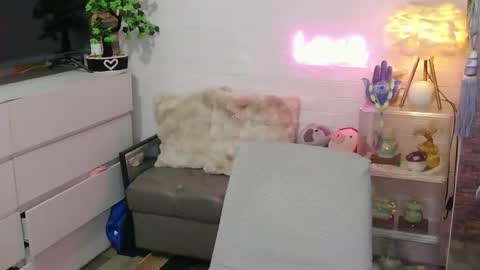 marlmoreno10 online show from April 2026 12:28:02 PM