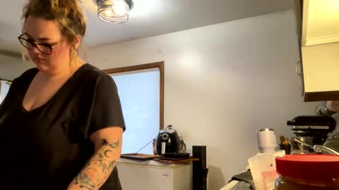 maroon_moon online show from February 2025 10:47:02 PM