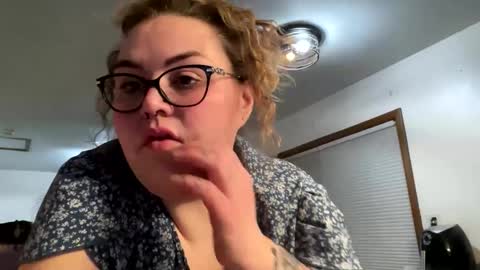 maroon_moon online show from March 2025 12:31:01 AM