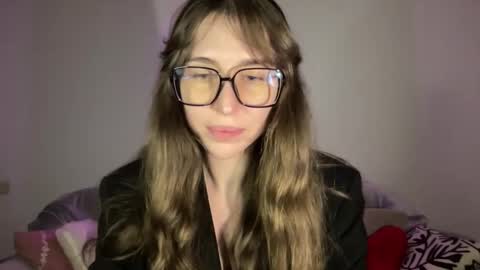 Snapshot of maroonaaa chatting on November 2025 07:36:01 PM Mary online show from November 2025 07:36:01 PM